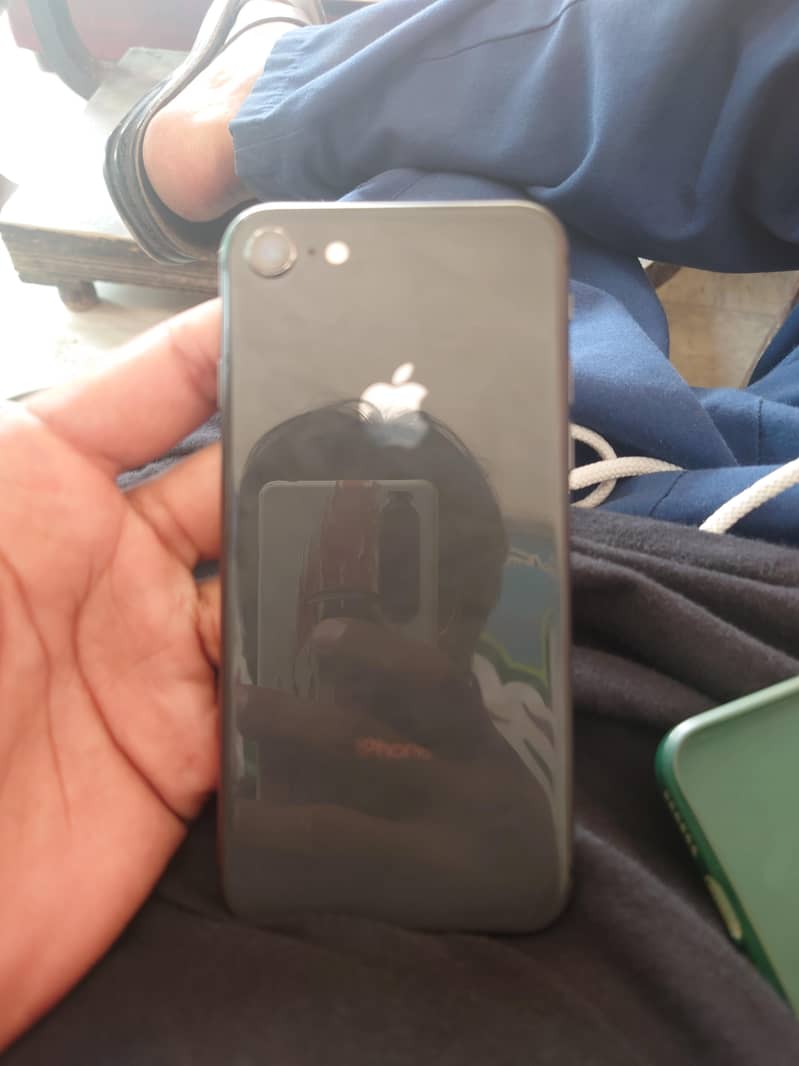 Apple iPhone 8 0