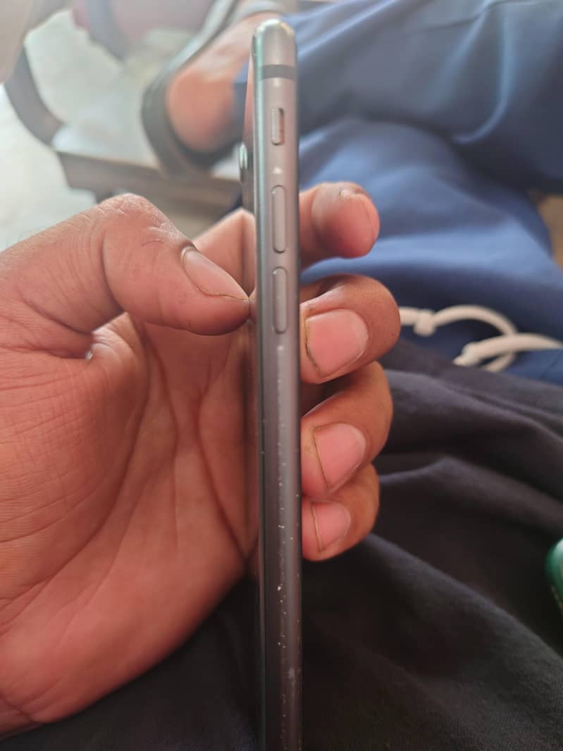 Apple iPhone 8 1