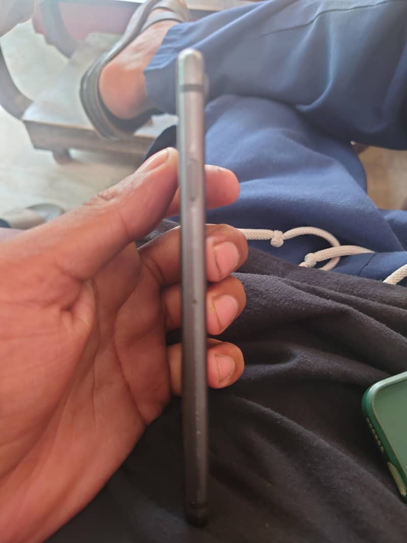 Apple iPhone 8 3