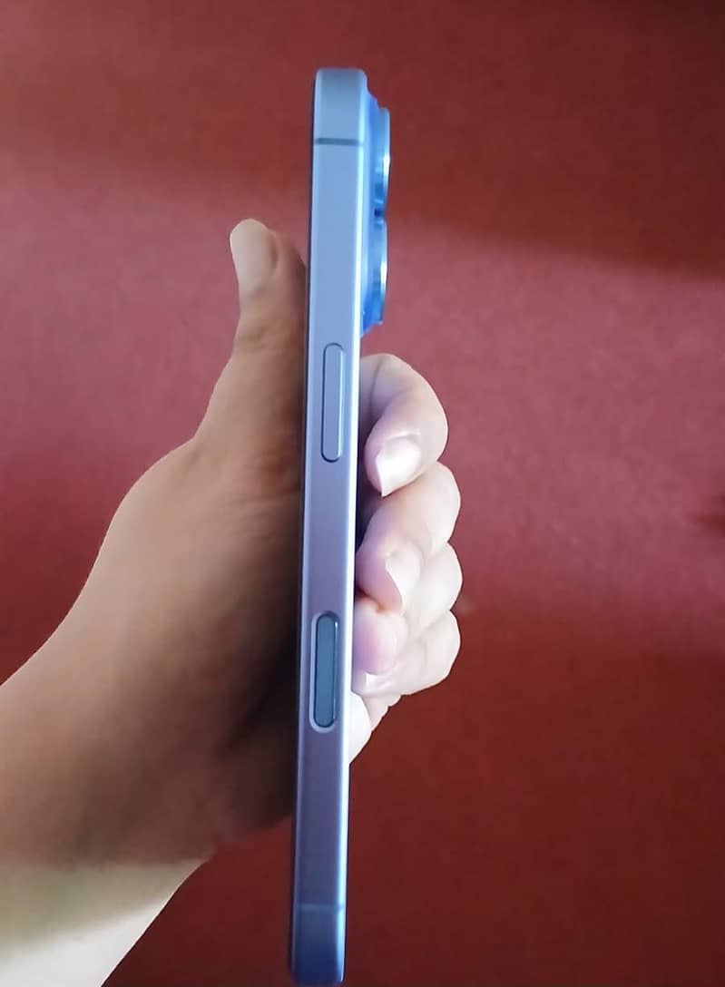 Apple iPhone 16 2