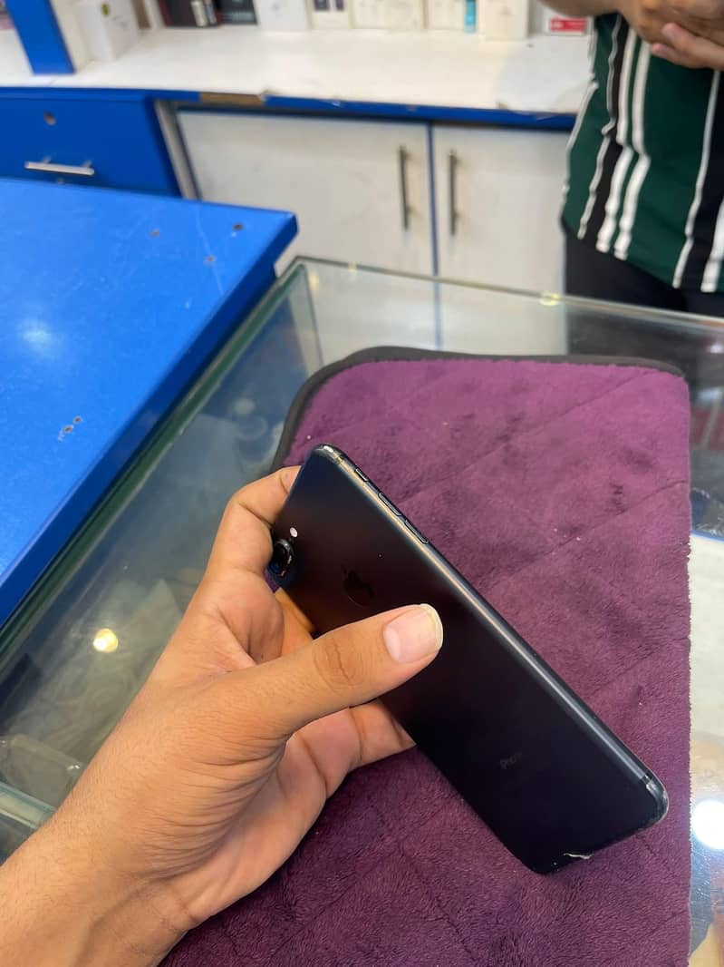 Apple iPhone 7 1