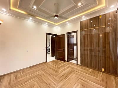 10 Marla House available for sale in DHA Phase 8, Lahore