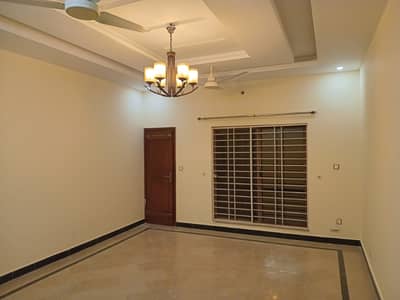 1 Kanal Beautiful House Upper Ground