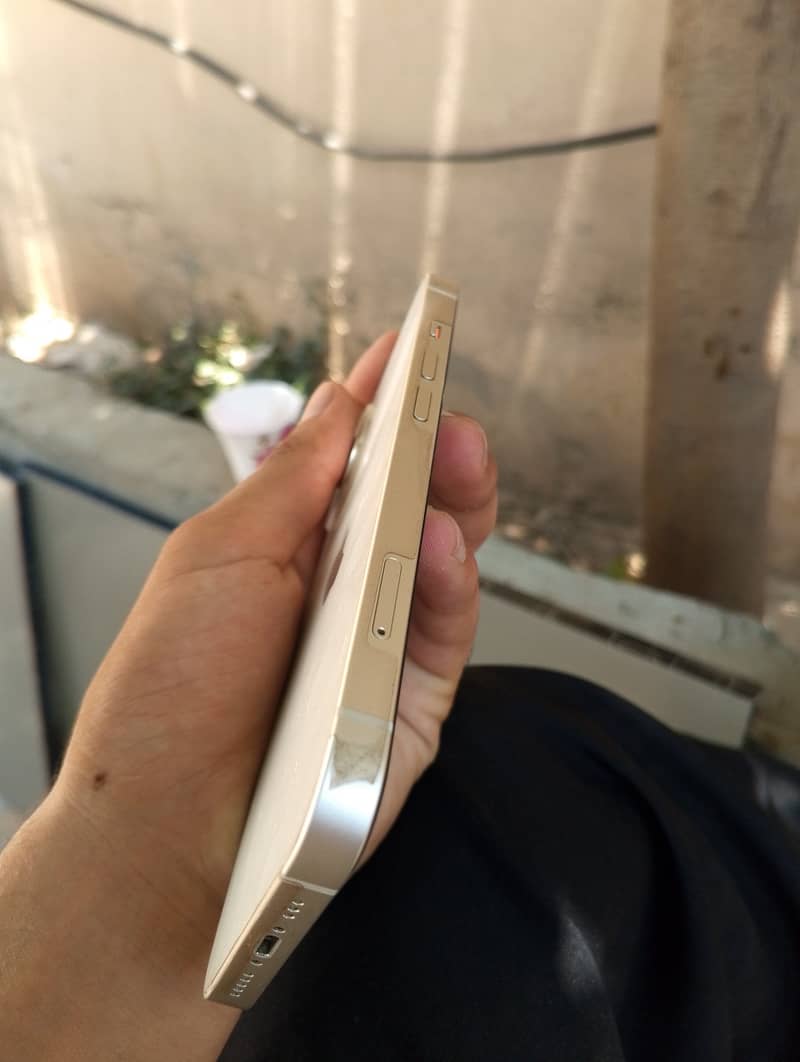 Apple iPhone 13 6