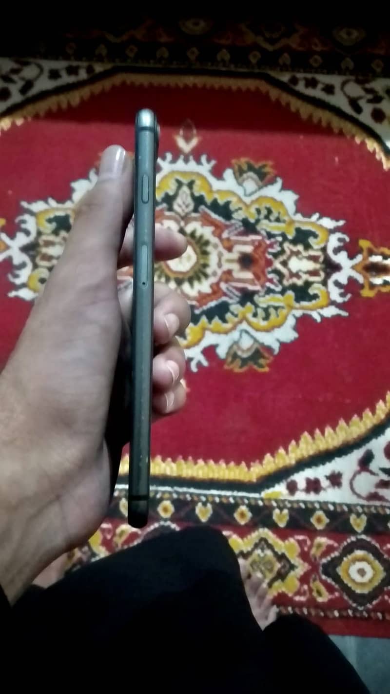Apple iPhone 8 Plus 1