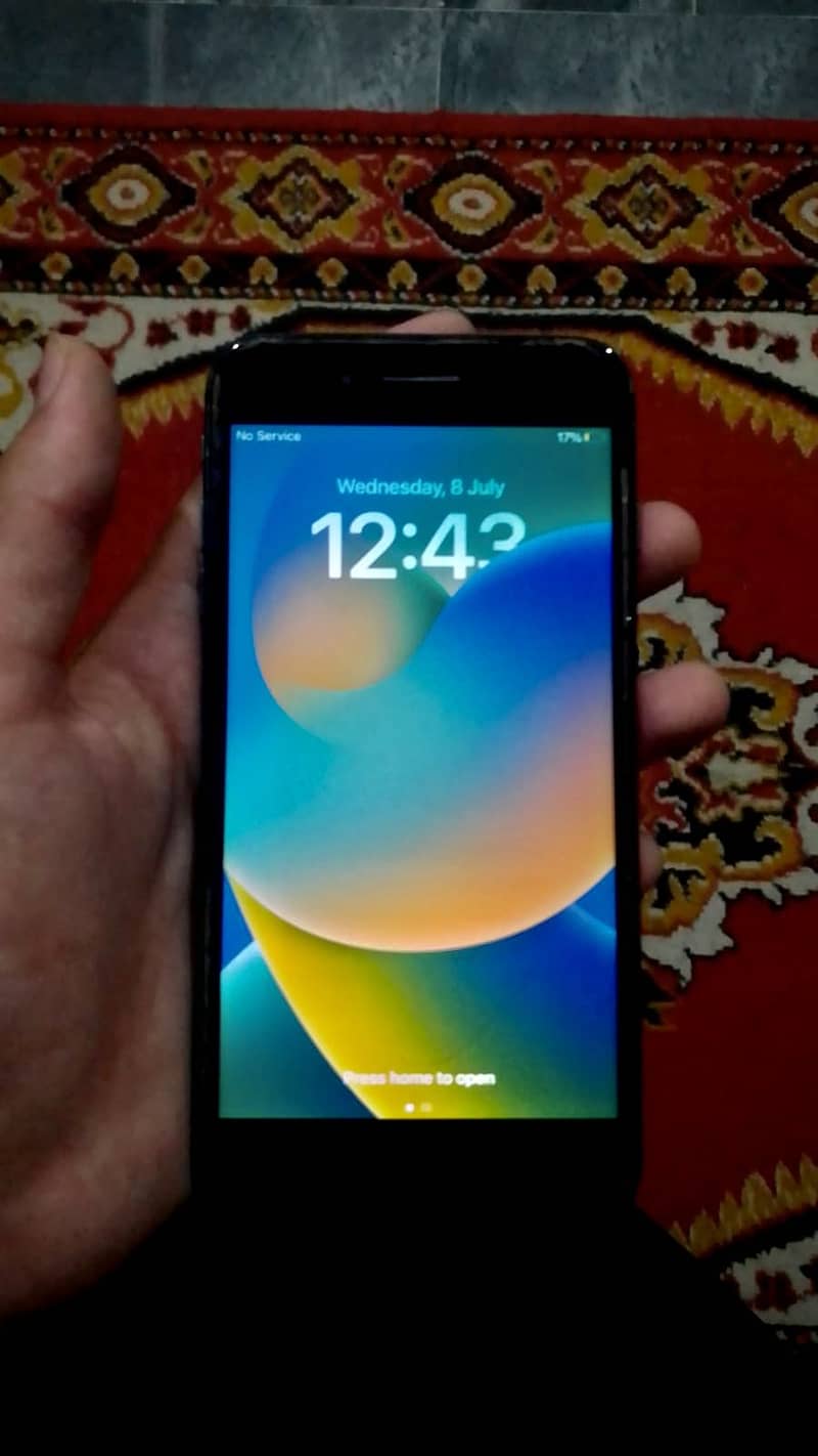 Apple iPhone 8 Plus 3