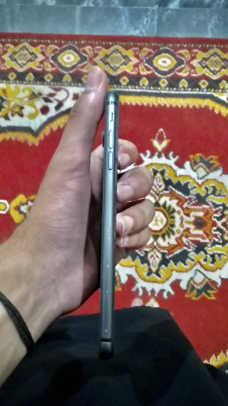 Apple iPhone 8 Plus 4