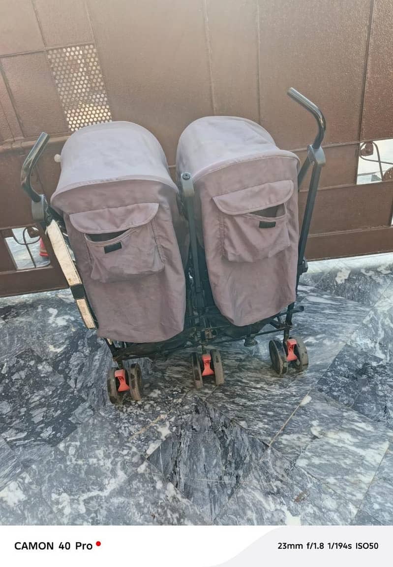 Twin pram 3