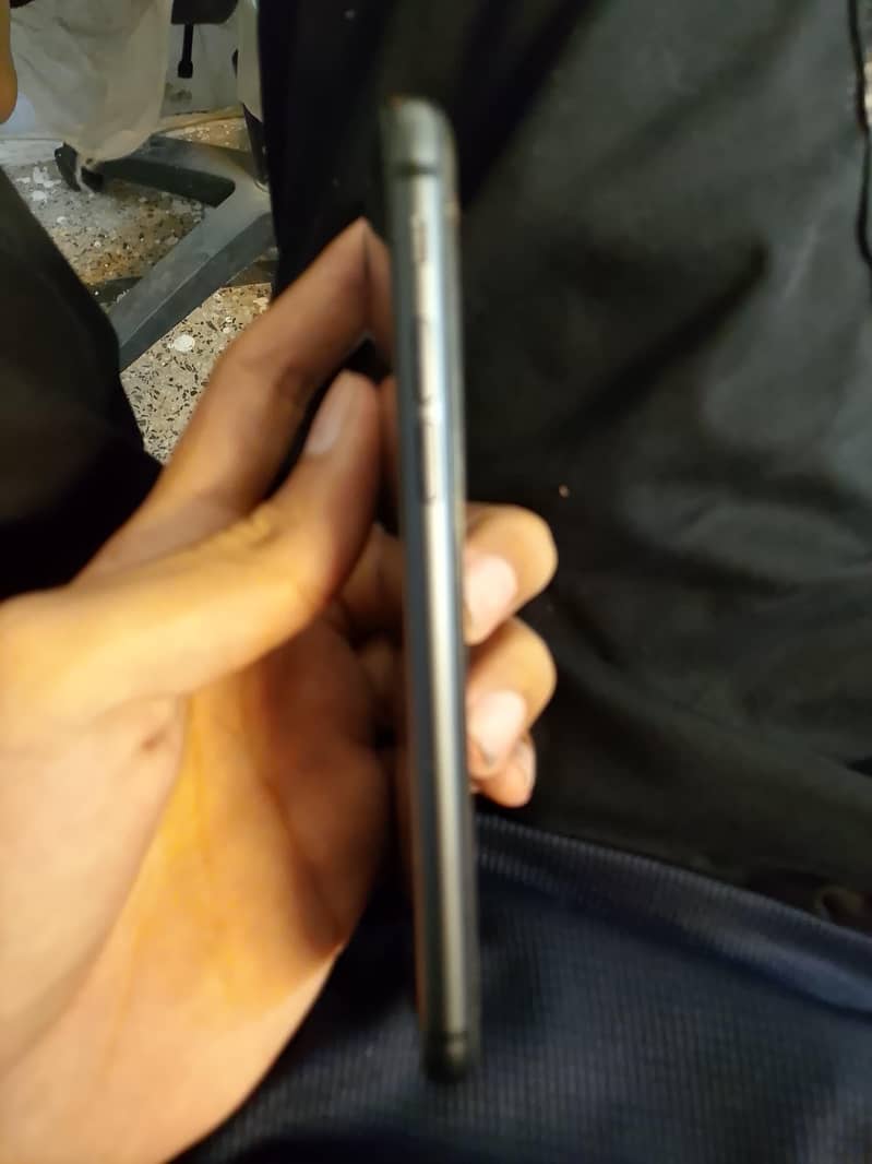 Apple iPhone 8 3