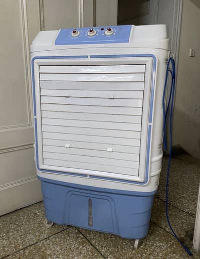 Asia company water cooler with 3 liquid ice bottles