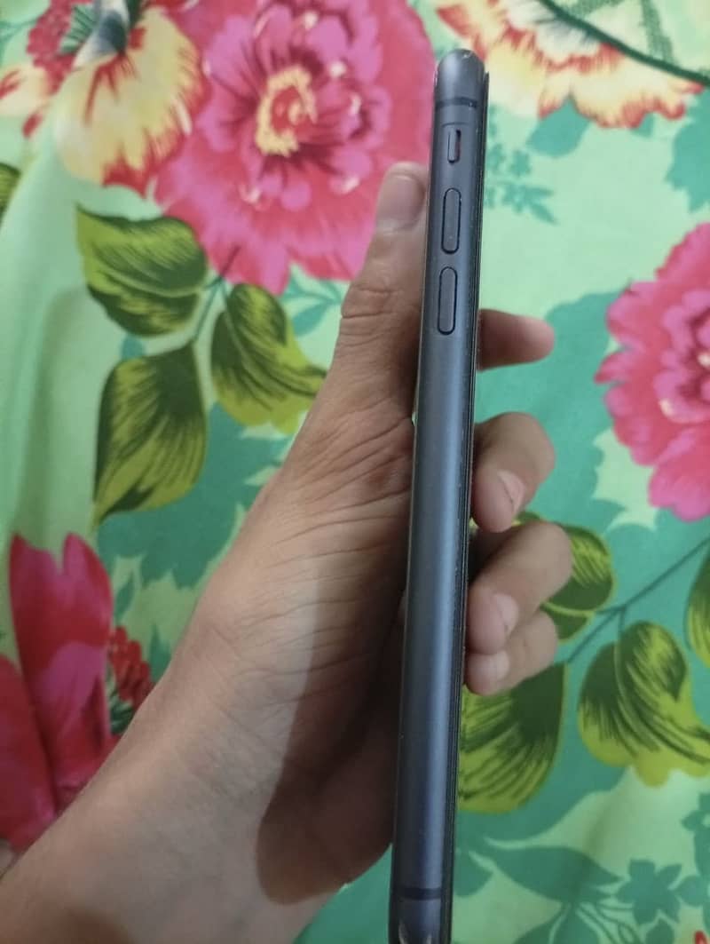 Apple iPhone 11 factory unlocked 2