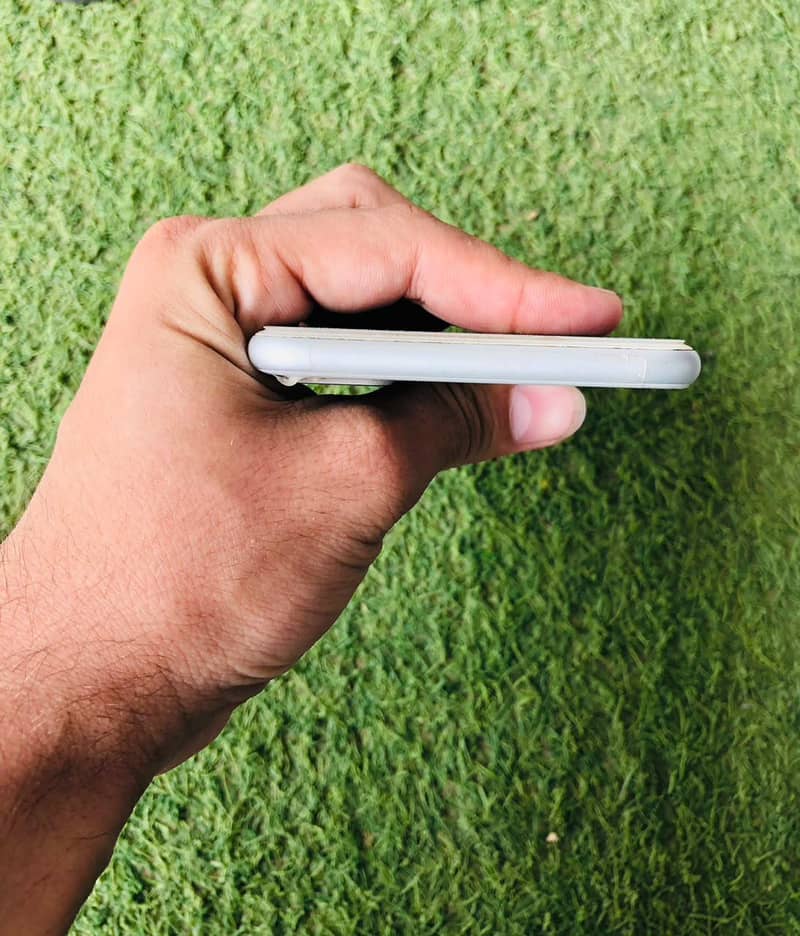 Apple iPhone 7 Plus 2