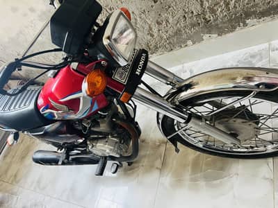 Honda CG-125 Good Condition Total Genuine pic sari attch hai