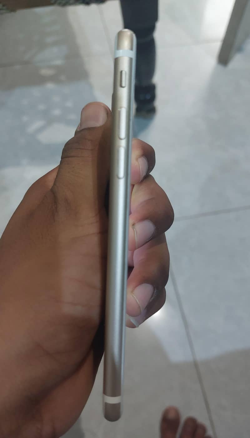 Apple iPhone 7 2