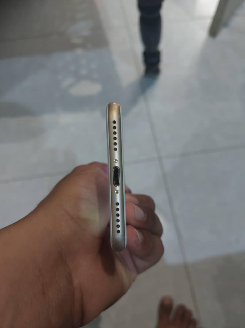 Apple iPhone 7 3