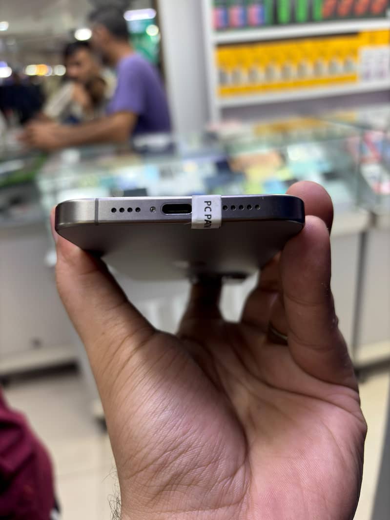 Apple iPhone 15 Pro Max 2
