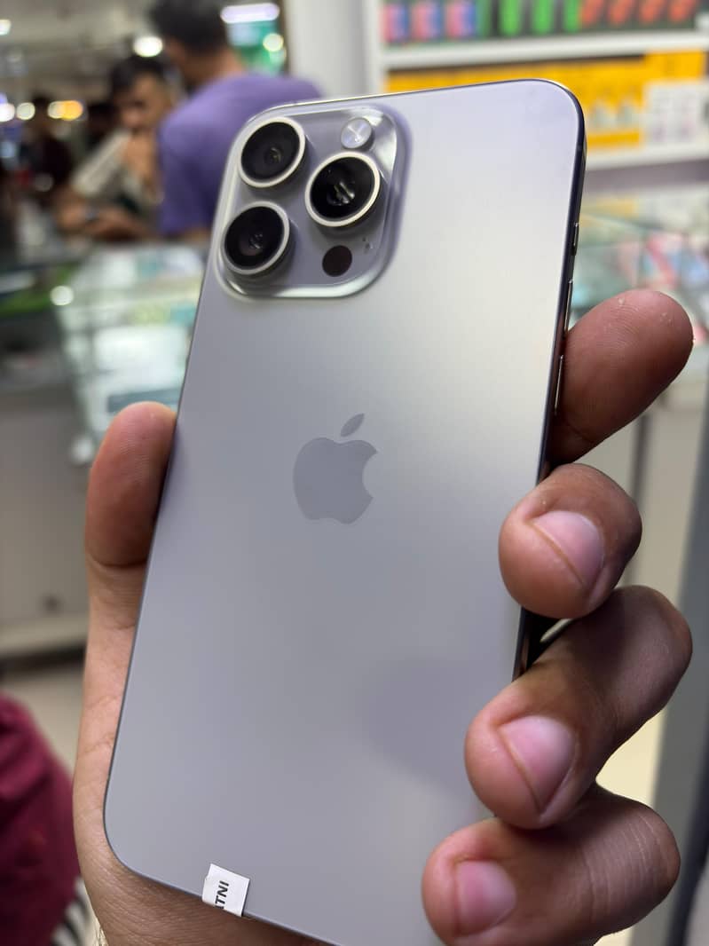 Apple iPhone 15 Pro Max 4