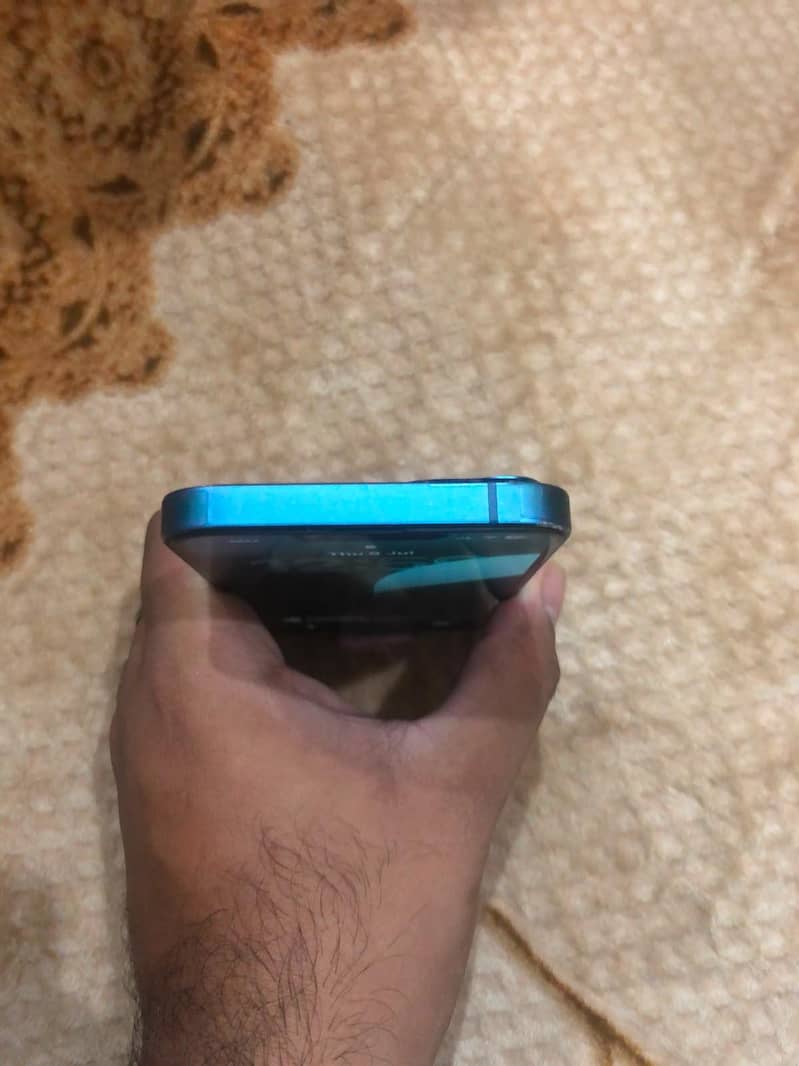 Apple iPhone 13 2