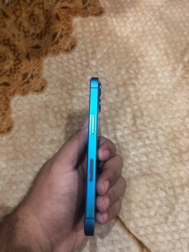 Apple iPhone 13 4