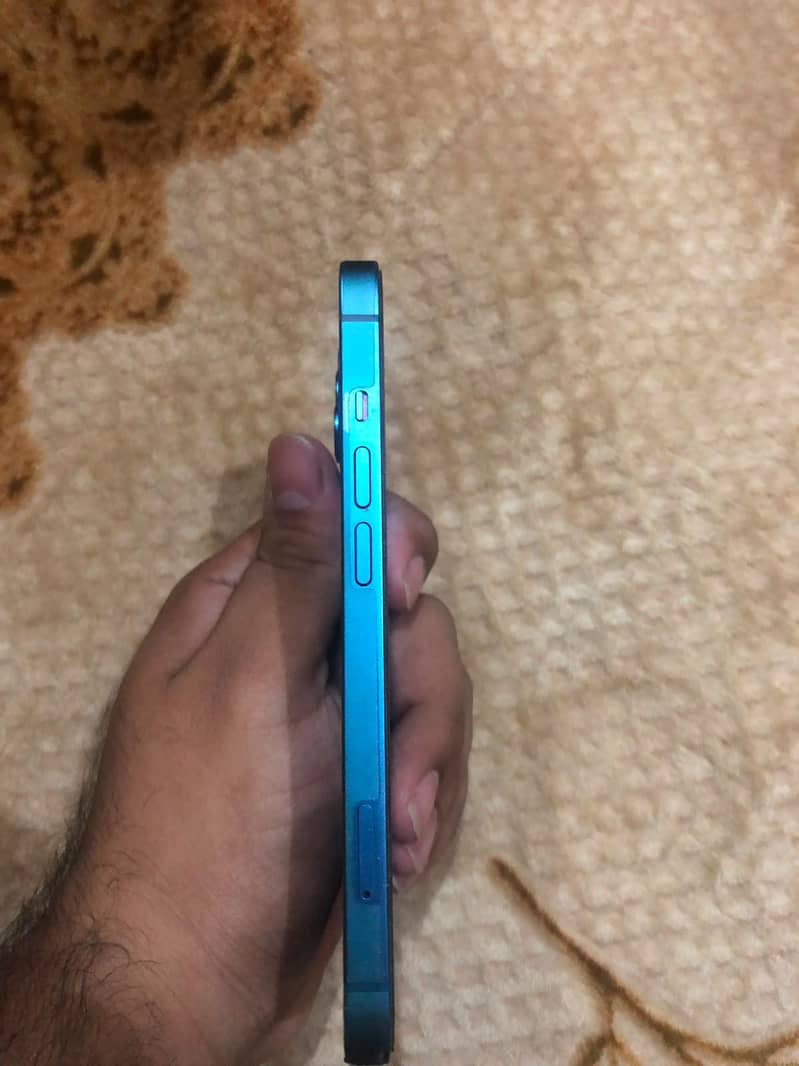 Apple iPhone 13 5