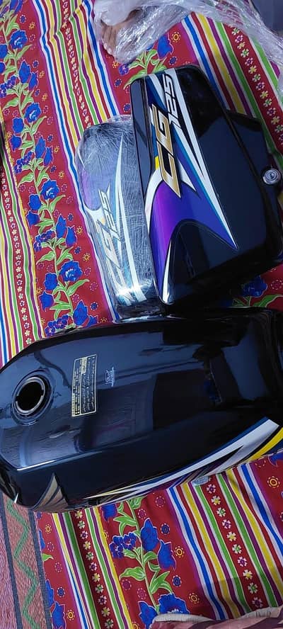 Honda 125 fuel tank and side cover