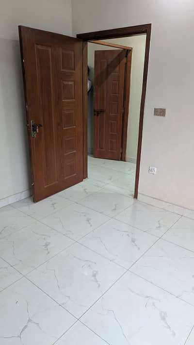 3 Marla Flat fast floor Available for Rent in palm villas Lahore