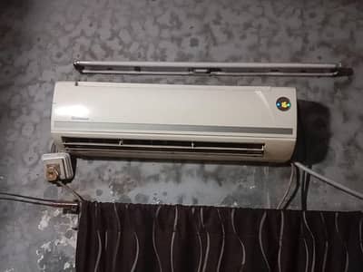 Dawlance split ac 1.50 tan good condition good work urgent sale