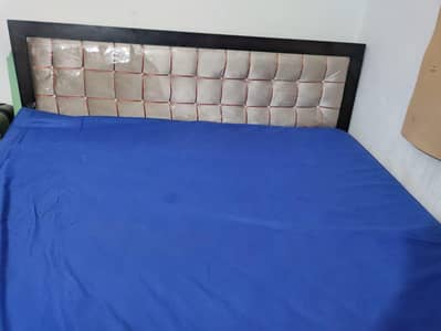 King Size 8-Inch Spring Mattress – Excellent Condition