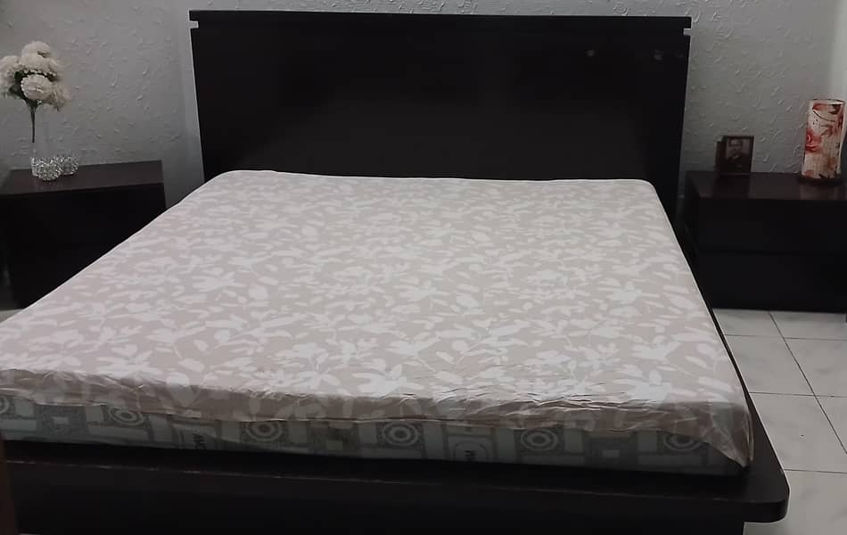 Solid Bed with very good condition 1