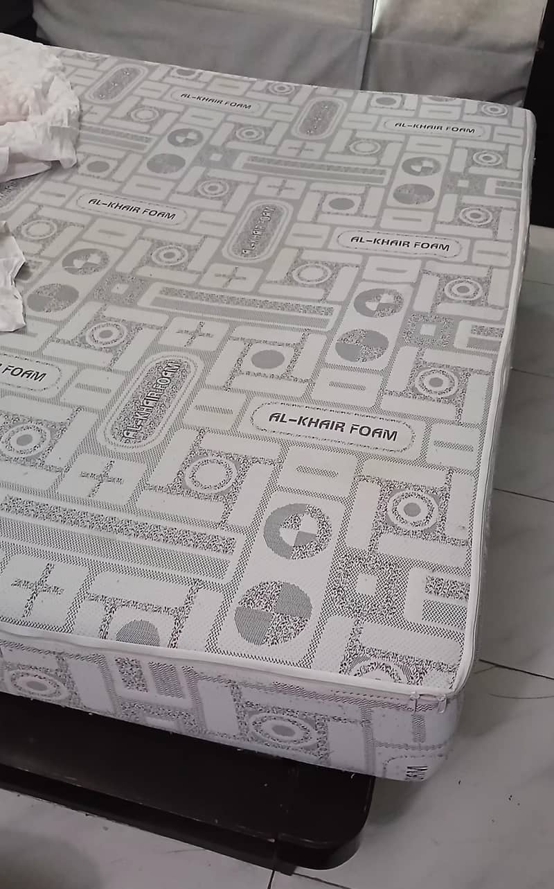 Solid Bed with very good condition 3