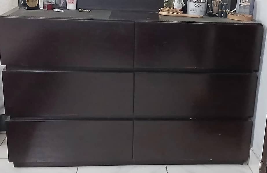 Solid Bed with very good condition 4