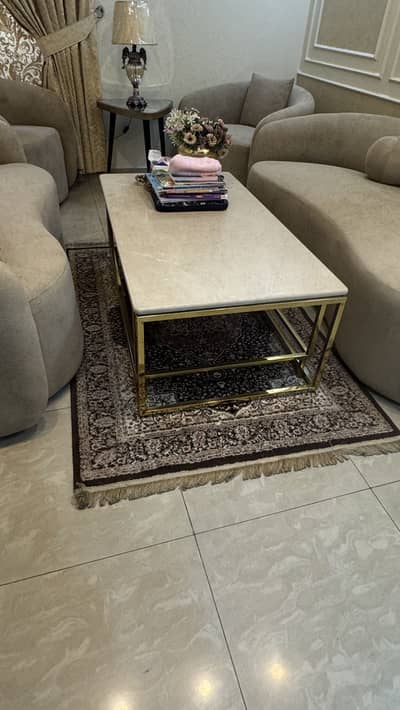 Center table and carpets for sale