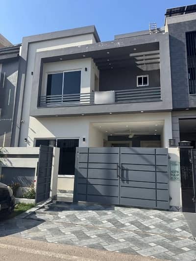 On Excellent Location House In Park View City Sized 6 Marla Is Available