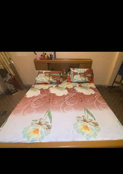 wooden queen size bed