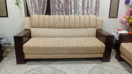 Luxury 5-Seater Sofa Set For sale Excellent condition (Urgent sale)