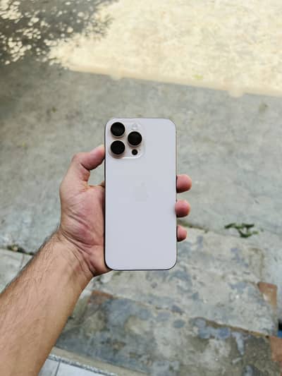 Apple iPhone 16 Pro Max