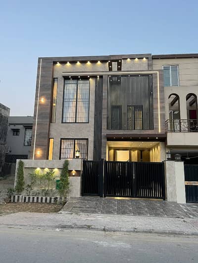 5 marla brand new house original picture original price only for serious clients