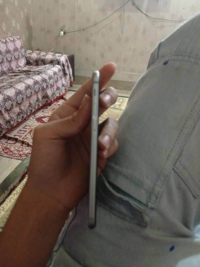 Apple iPhone 6S 3