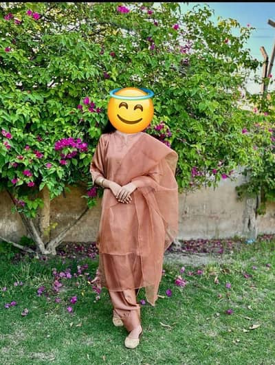 selling this gorgeous brown 3 piece outfit in excellent condition
