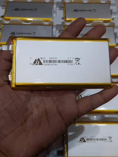 10000mah Power bank Battery 3.7V For Sale (700 unit] available