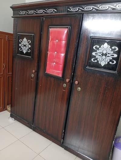 3 dor almari 2 Sid corner 1 dressing table big size.
