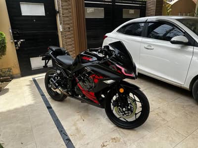 Ninja 250R (2025) Sport Bike – Black & Red – Barely Driven Showroom Co