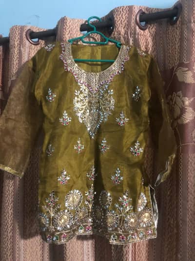 beautiful lehnga never used. . . . . . . mehndi color. . . . 3 pcs. . .