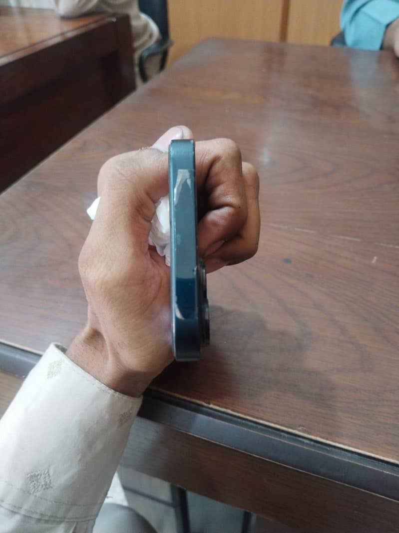 Apple iPhone 13 3