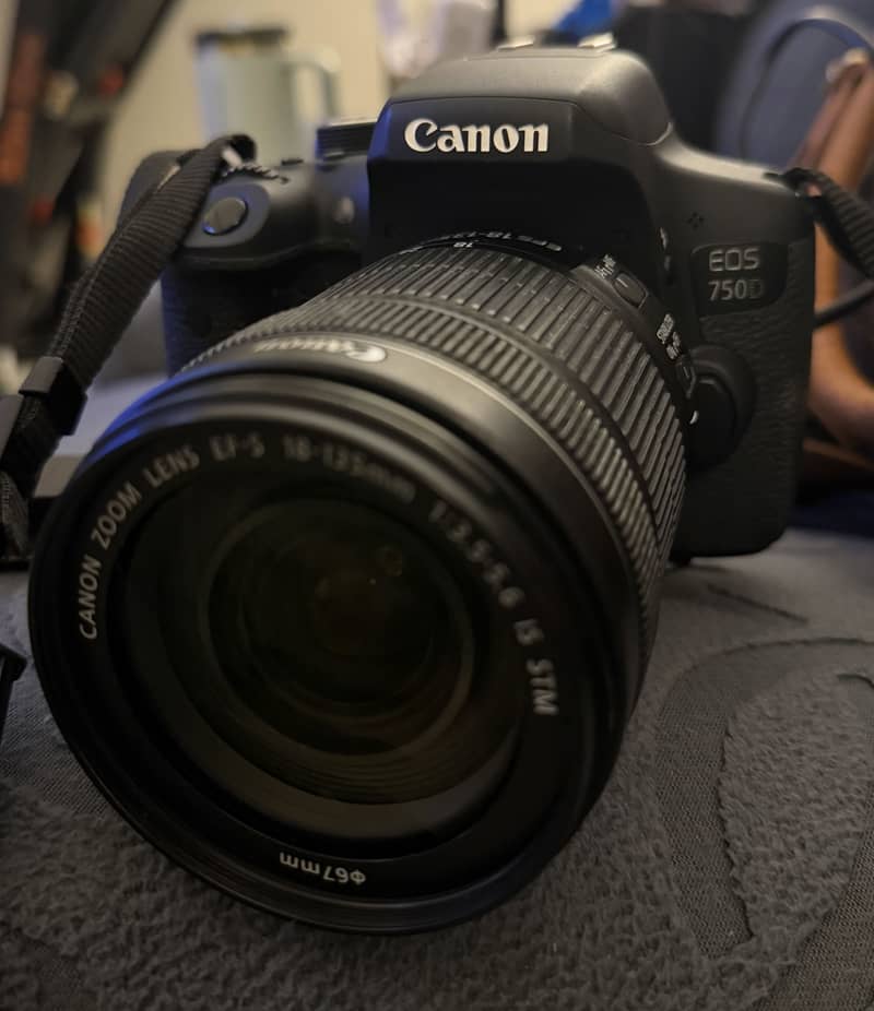 Canon EOS 750D 0