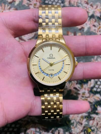 Quartz men golden watch