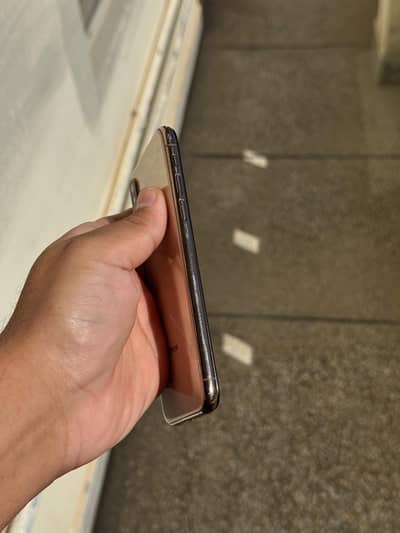 Apple iPhone XS factory unlock 64gb Exchange Possible