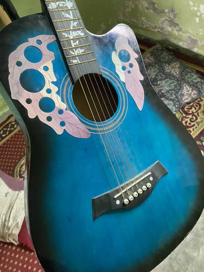 ACOUSTIC GUITAR