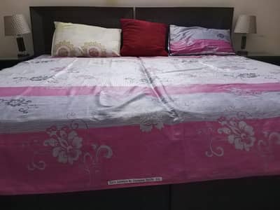 2 single beds with 2 side tables (matress not included)