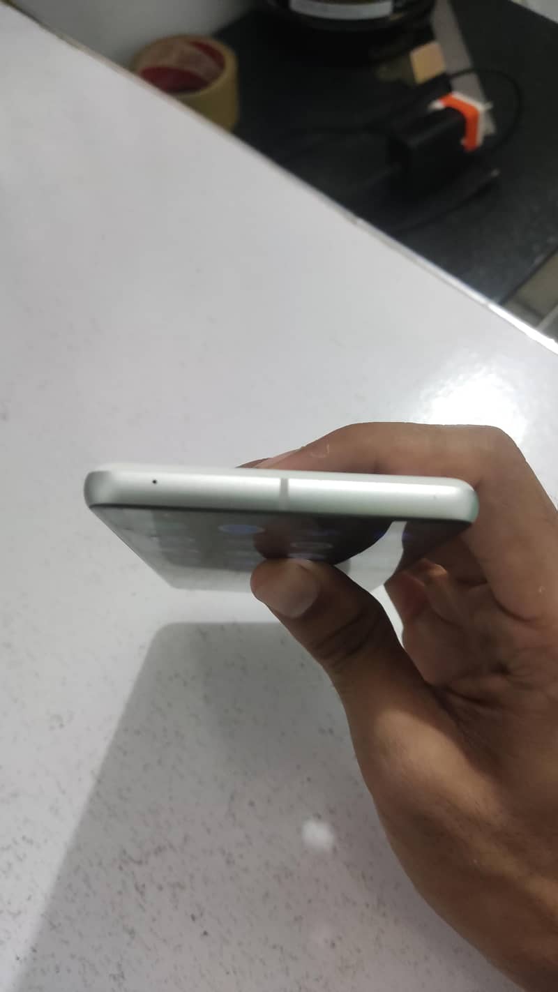 Google Pixel 7 4